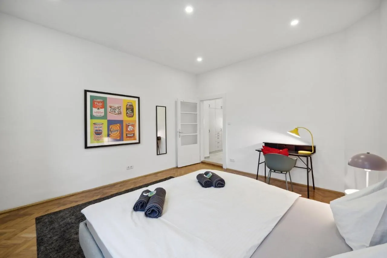 Big Spacious Central Apartment In Vienna