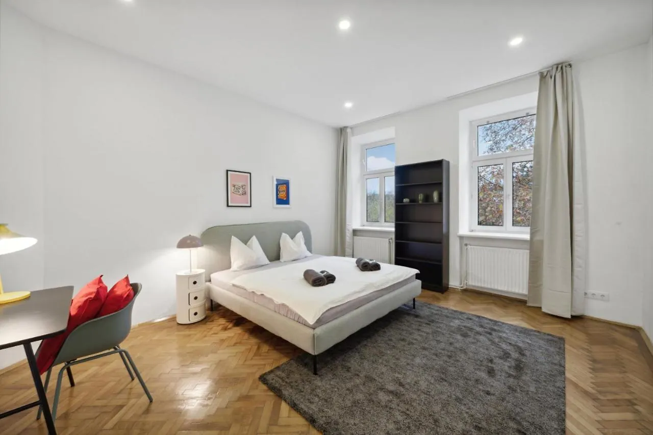 Big Spacious Central Apartment In Vienna Austria