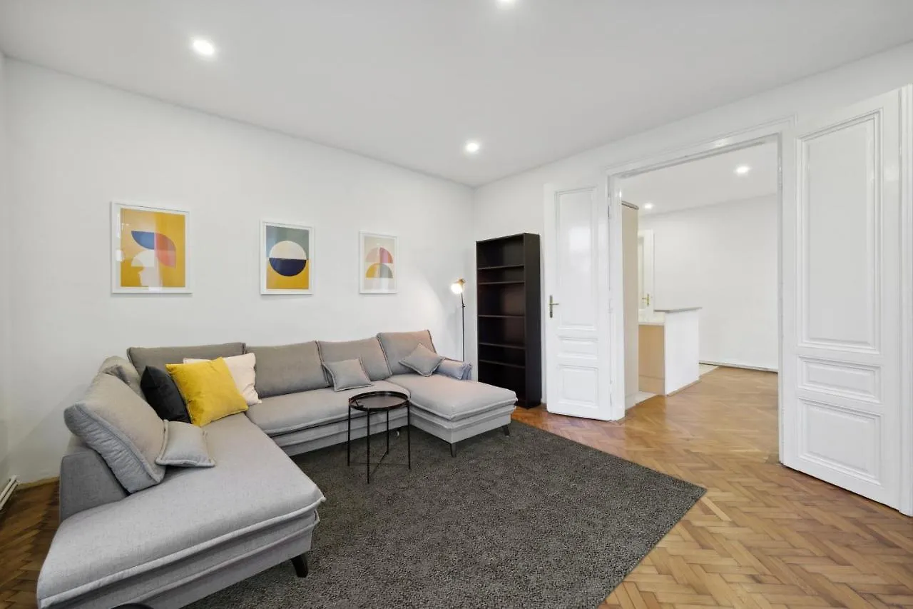 Big Spacious Central Apartment In Vienna contacts